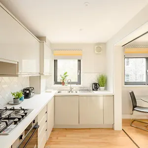 Modern Mews - New Town Apartment