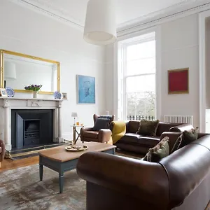Magnificent Georgian 3-bedroom In New Town Apartment