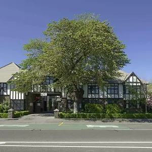 Scenic Cotswold Hotel Christchurch